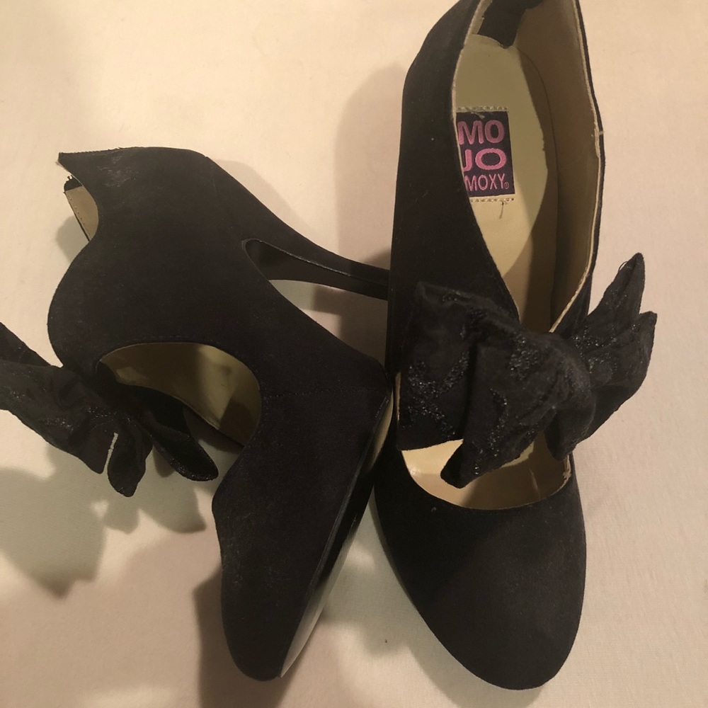 Black booties with bows